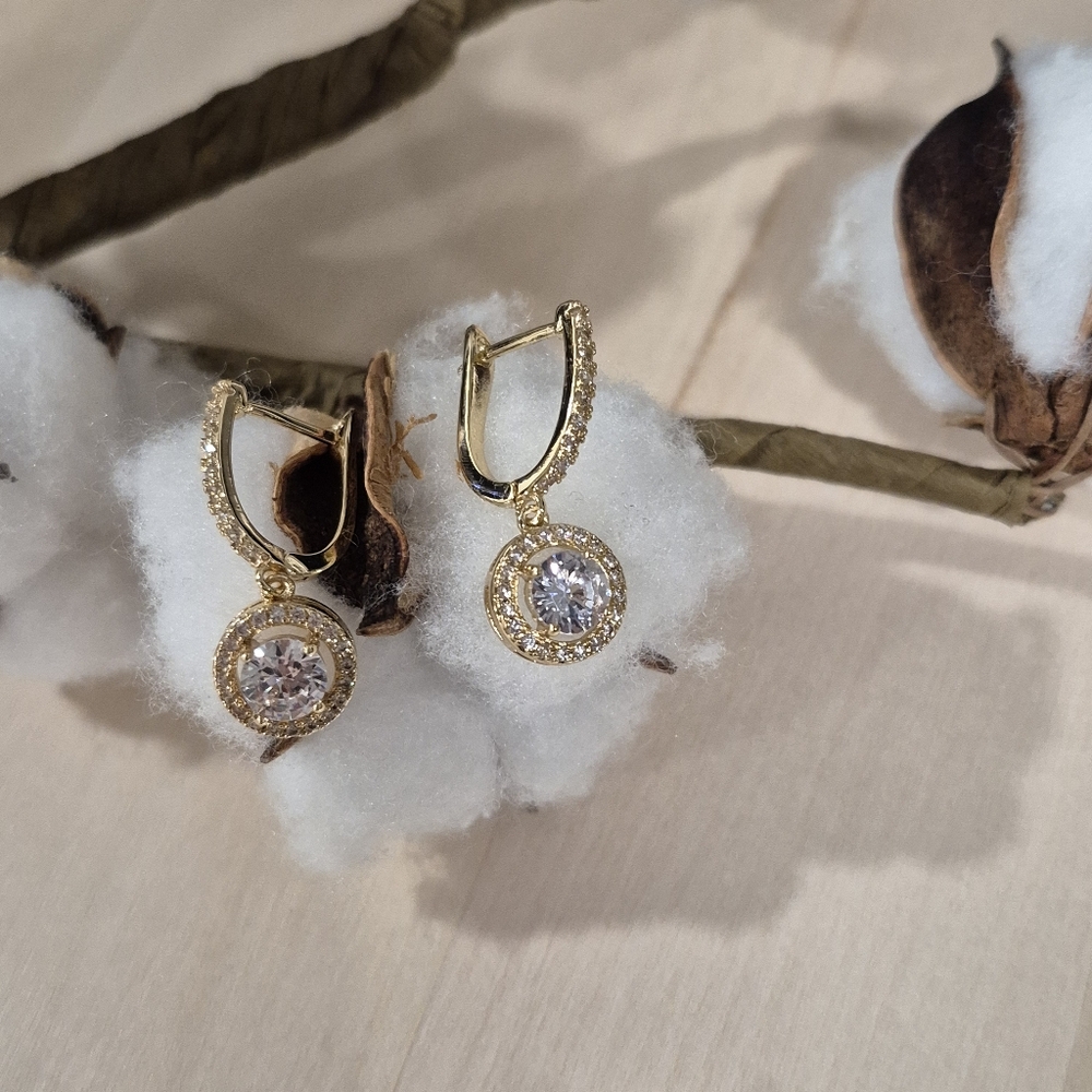 💛💛NEW💛💛 GORGEOUS!! CZ Drop Dangle Earrings in GOLD Plating - Picture 7 of 16